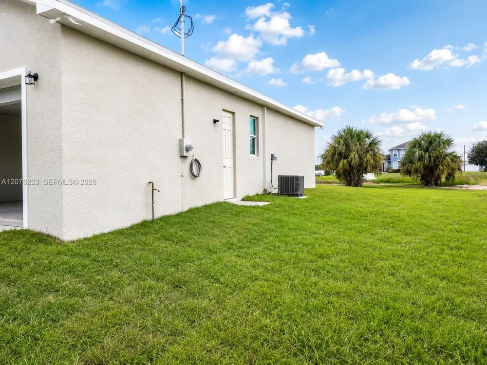 1109 KRAFT ST La Belle, FL 33935