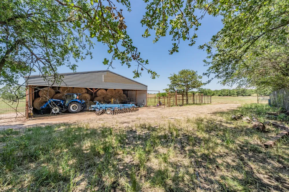 1179 County Road 1990 Chico, TX 76431