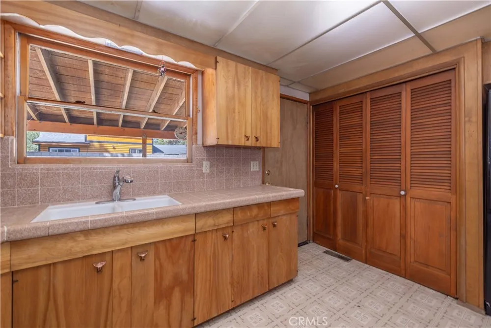 1029 Sierra Big Bear City, CA 92314