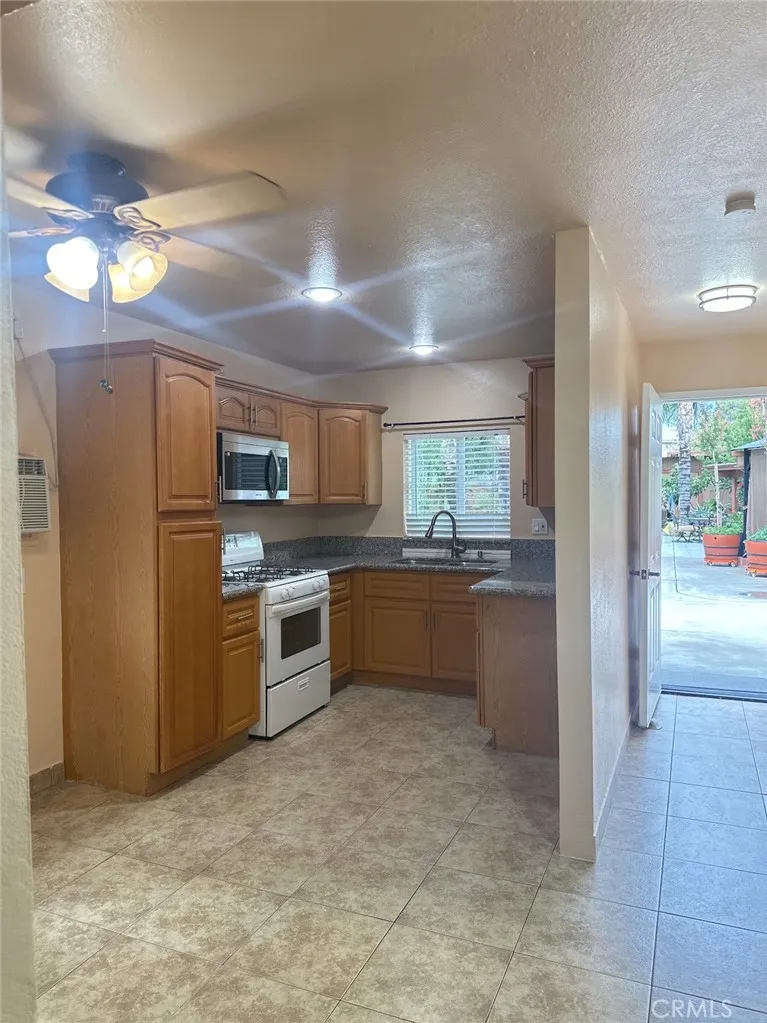 4956 Corral Banning, CA 92220