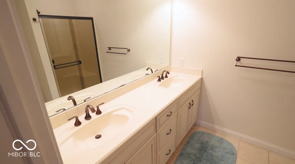 3799 Foxcliff Drive E Martinsville, IN 46151