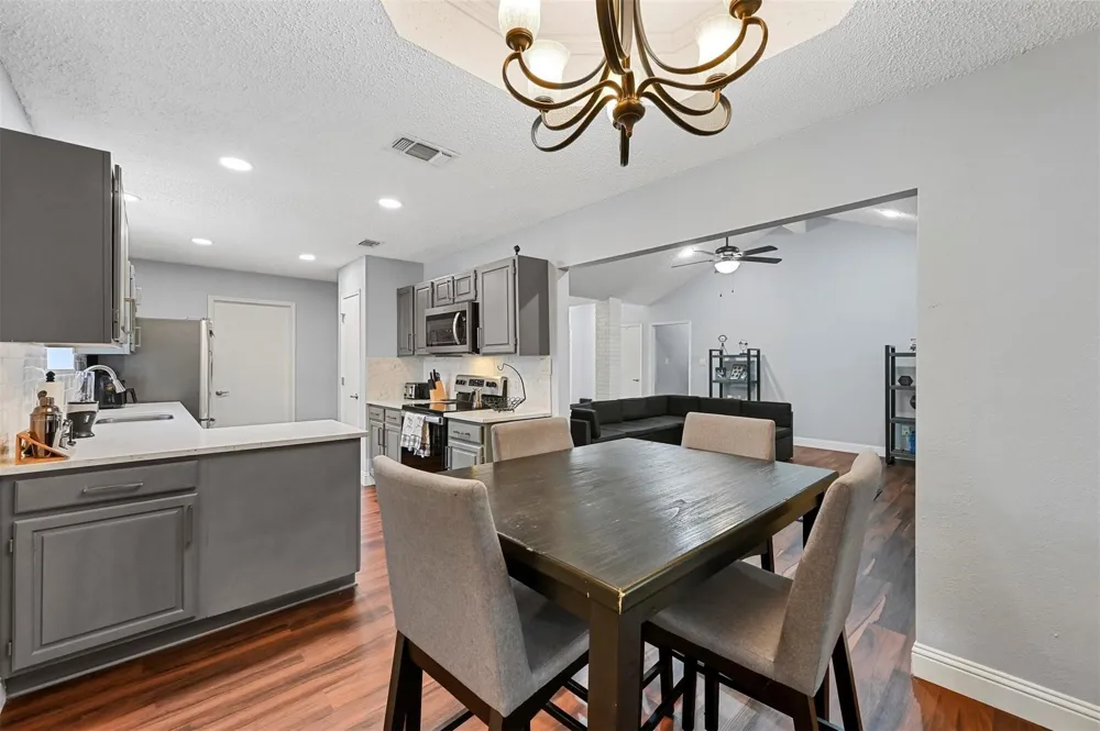 2530 Seven Hills Drive Grand Prairie, TX 75052