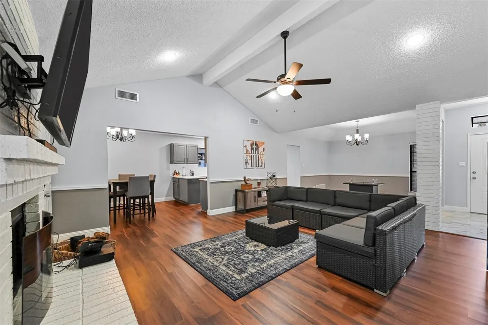2530 Seven Hills Drive Grand Prairie, TX 75052
