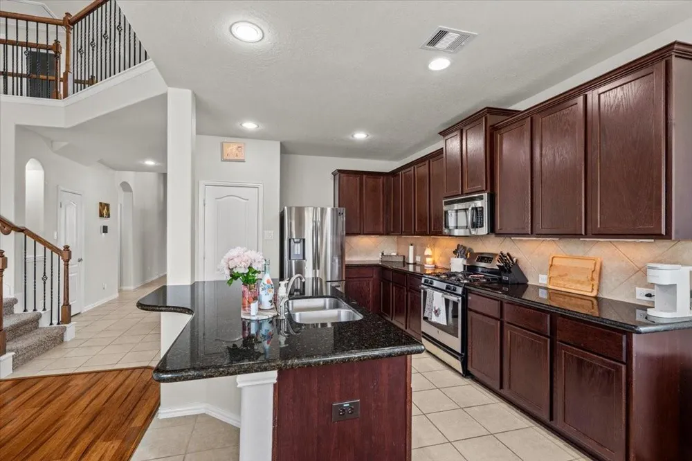 2871 Ginger Cove Lane Dickinson, TX 77539