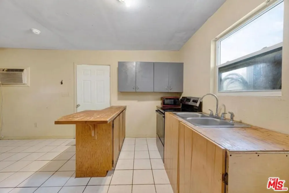807 Shalimar Drive Bakersfield, CA 93306