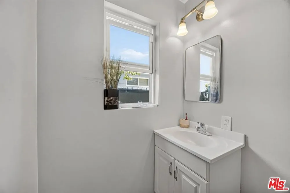 807 Shalimar Drive Bakersfield, CA 93306