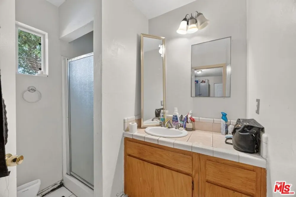 807 Shalimar Drive Bakersfield, CA 93306