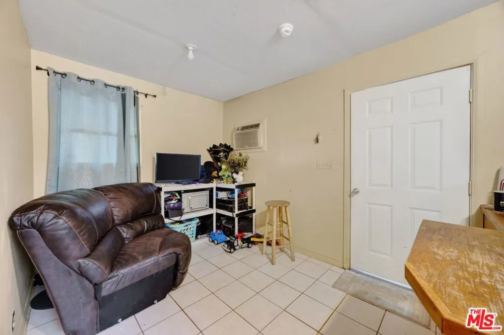 807 Shalimar Drive Bakersfield, CA 93306
