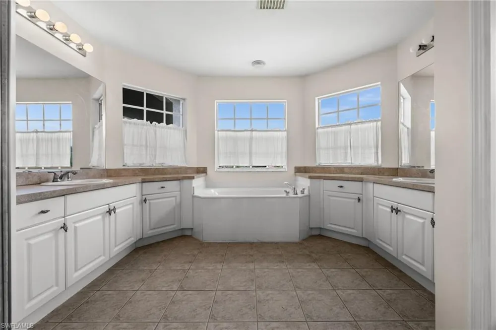 3520 SW 3rd Terrace Cape Coral, FL 33991