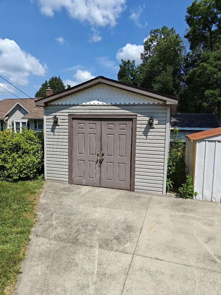 22301 Forest Avenue Cassopolis, MI 49031
