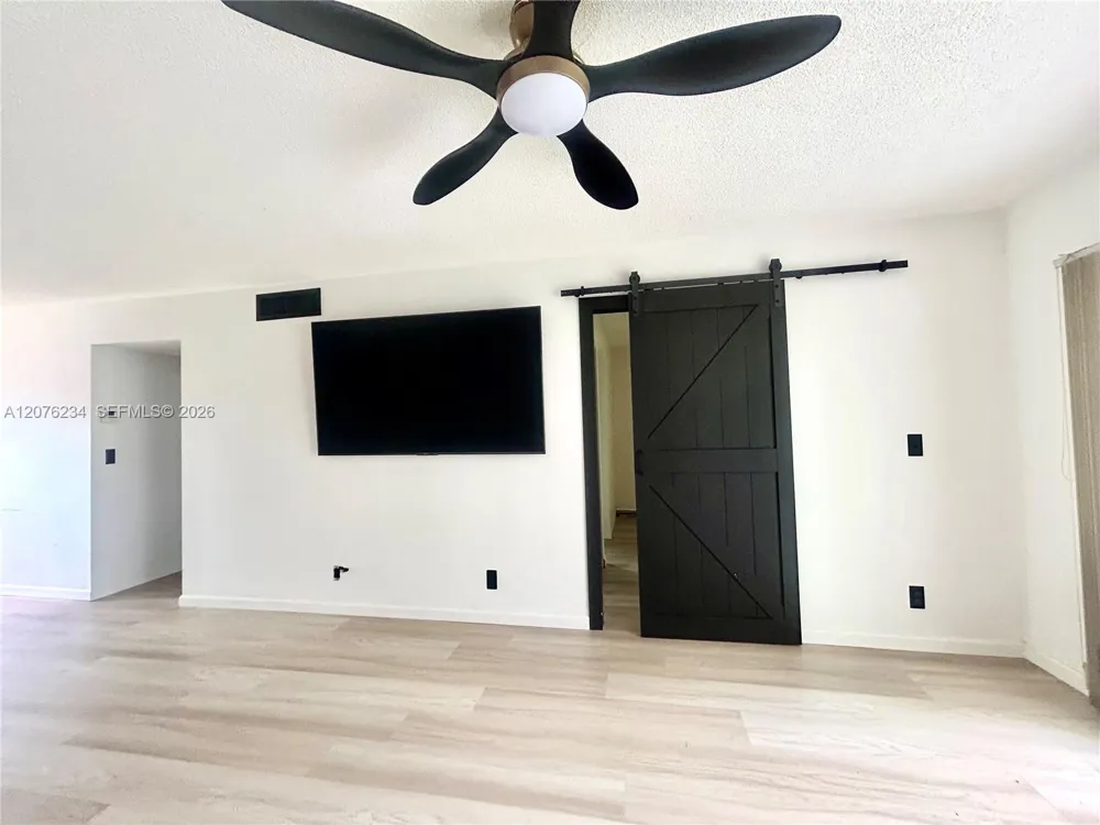 201 Berkley Rd #102 Hollywood, FL 33024