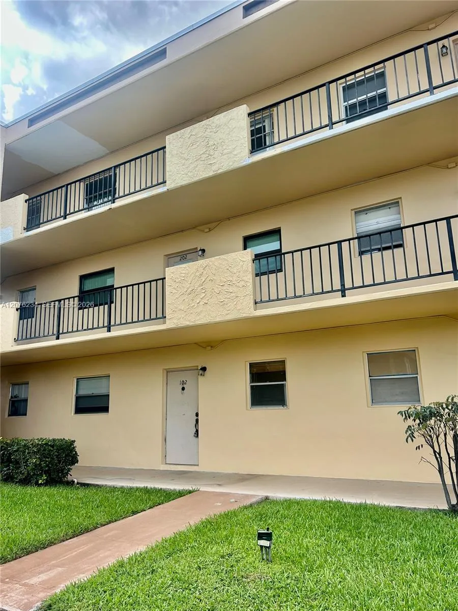 201 Berkley Rd #102 Hollywood, FL 33024