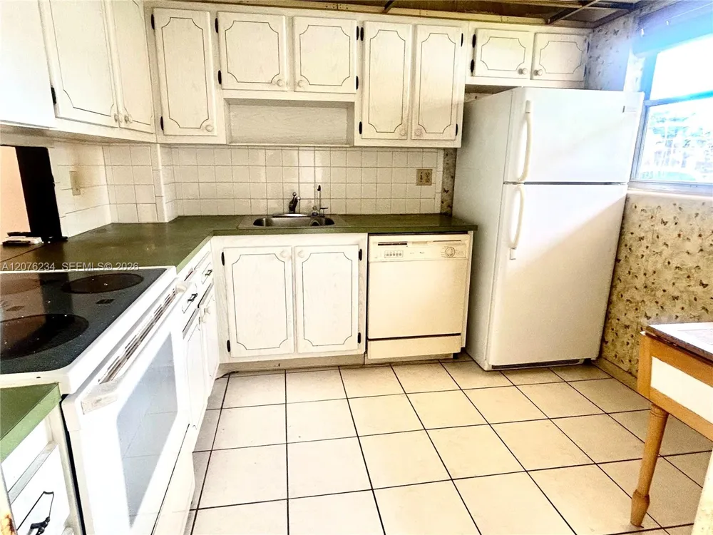 201 Berkley Rd #102 Hollywood, FL 33024
