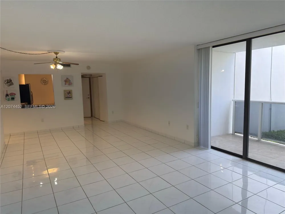 3675 Country Club Dr #109 Aventura, FL 33180