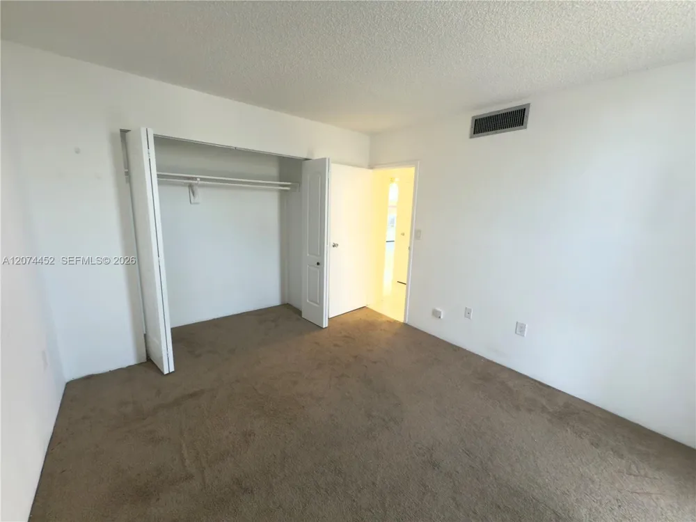 3675 Country Club Dr #109 Aventura, FL 33180