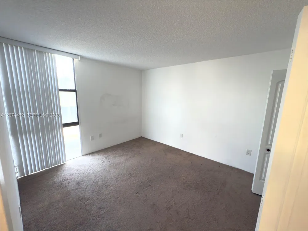 3675 Country Club Dr #109 Aventura, FL 33180