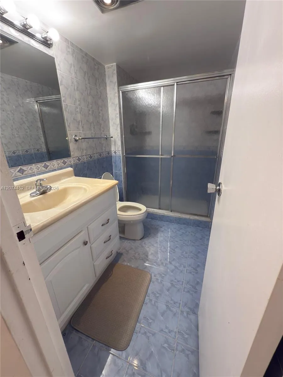 3675 Country Club Dr #109 Aventura, FL 33180