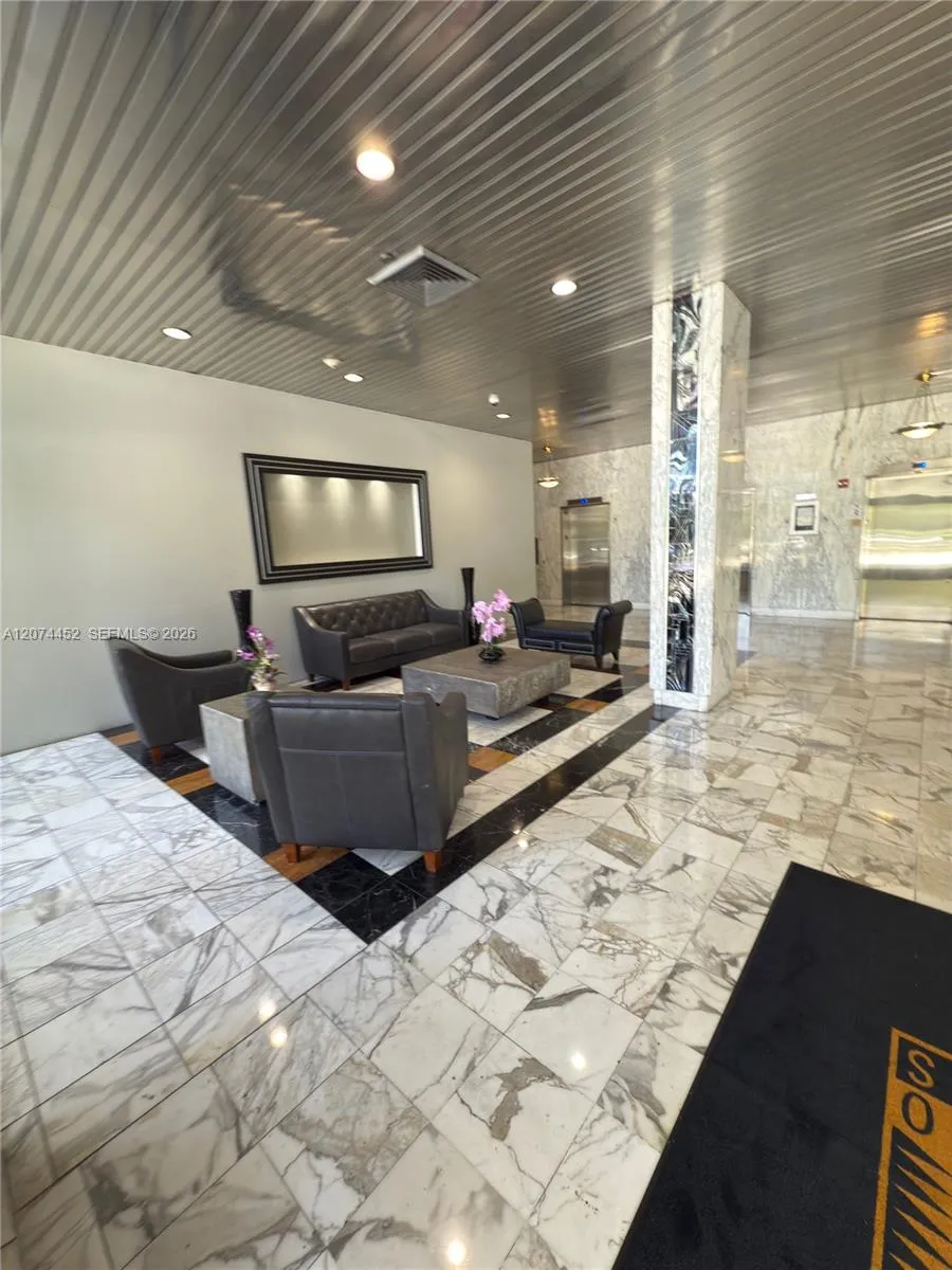 3675 Country Club Dr #109 Aventura, FL 33180