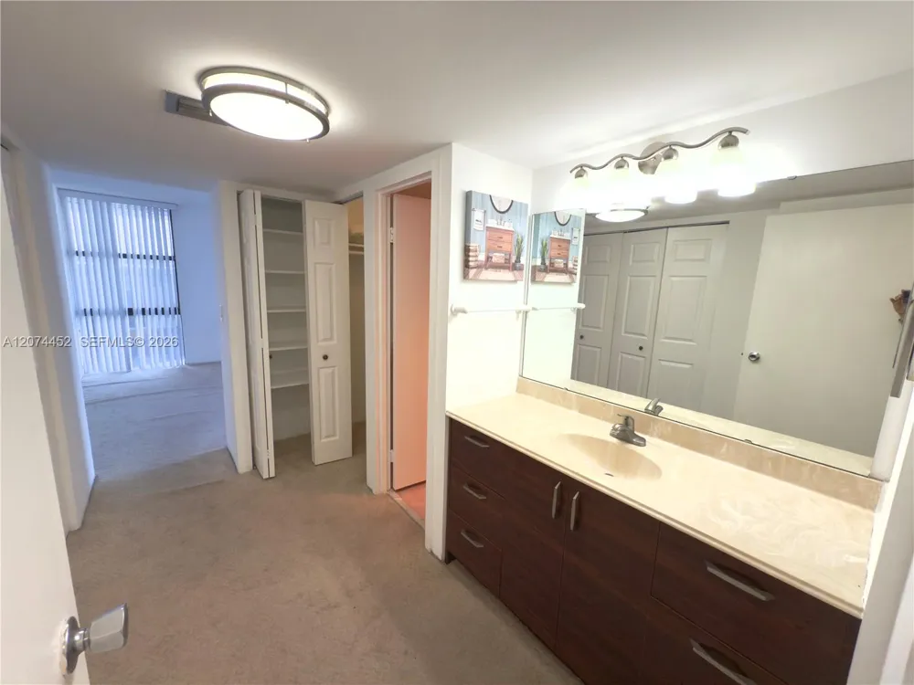 3675 Country Club Dr #109 Aventura, FL 33180