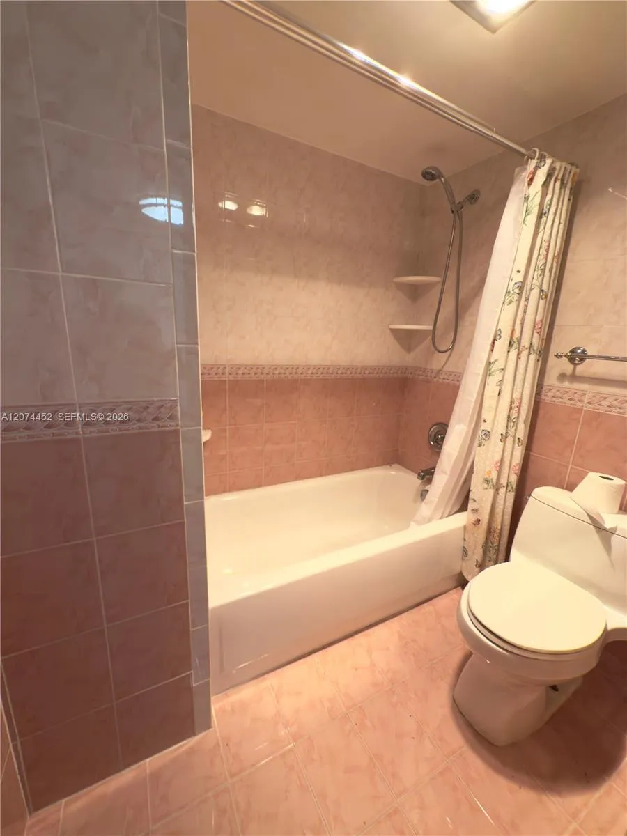 3675 Country Club Dr #109 Aventura, FL 33180