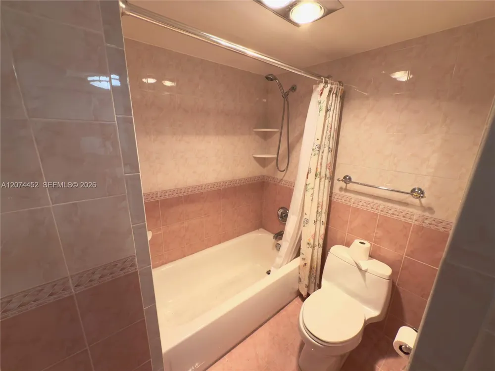 3675 Country Club Dr #109 Aventura, FL 33180