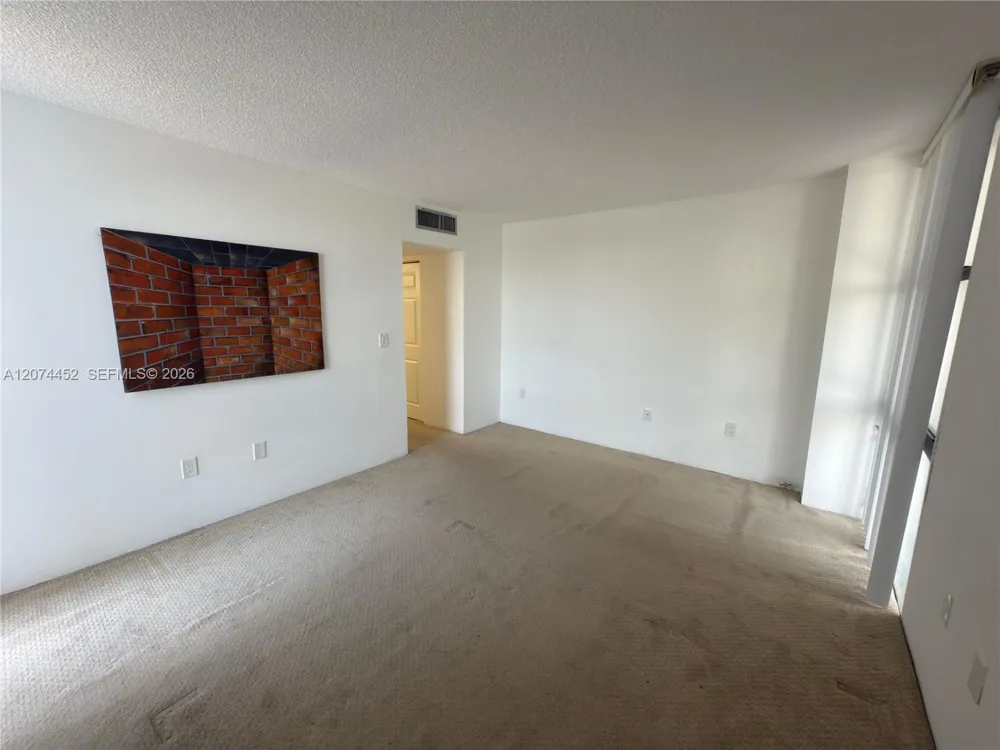 3675 Country Club Dr #109 Aventura, FL 33180