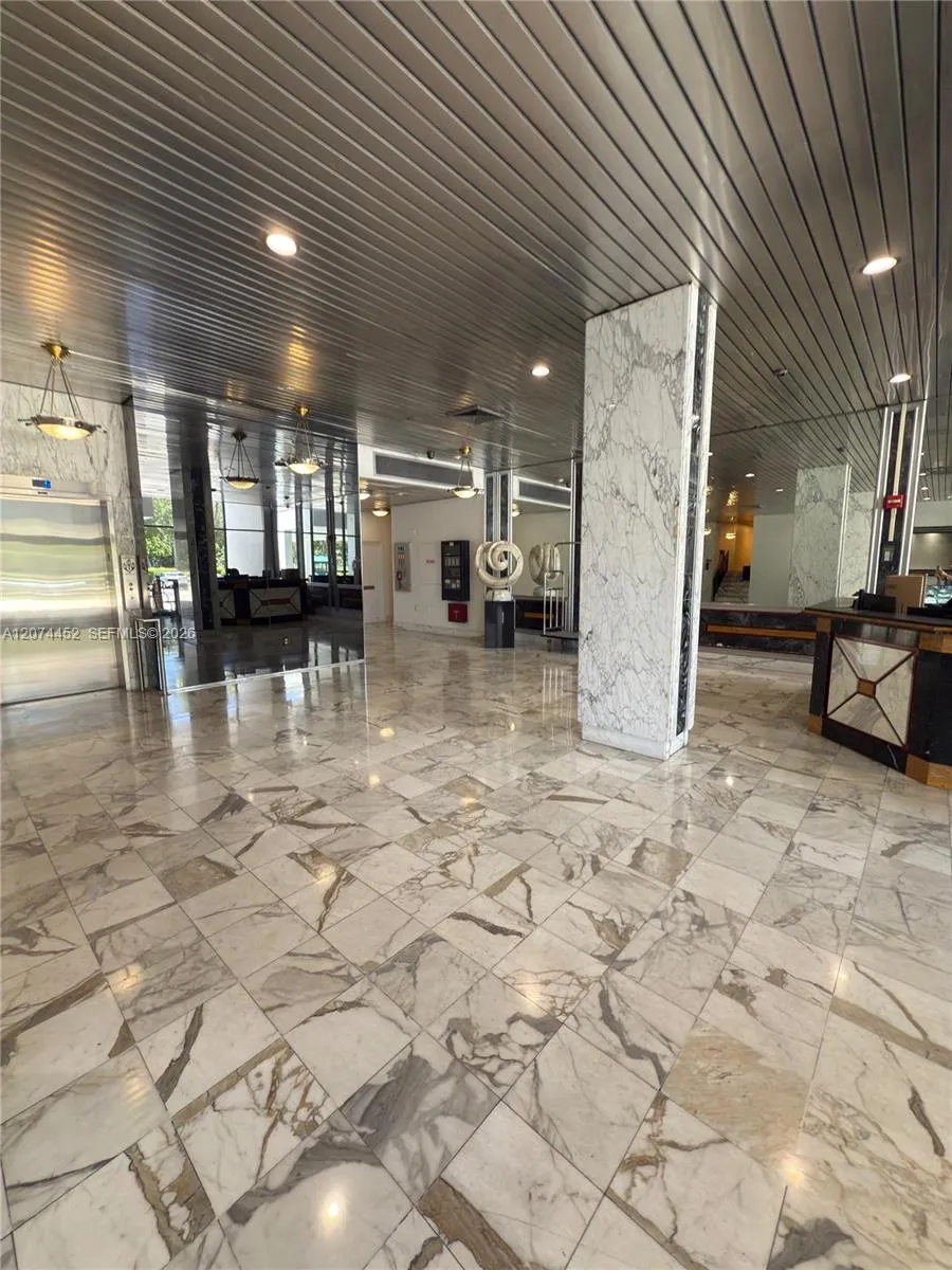 3675 Country Club Dr #109 Aventura, FL 33180