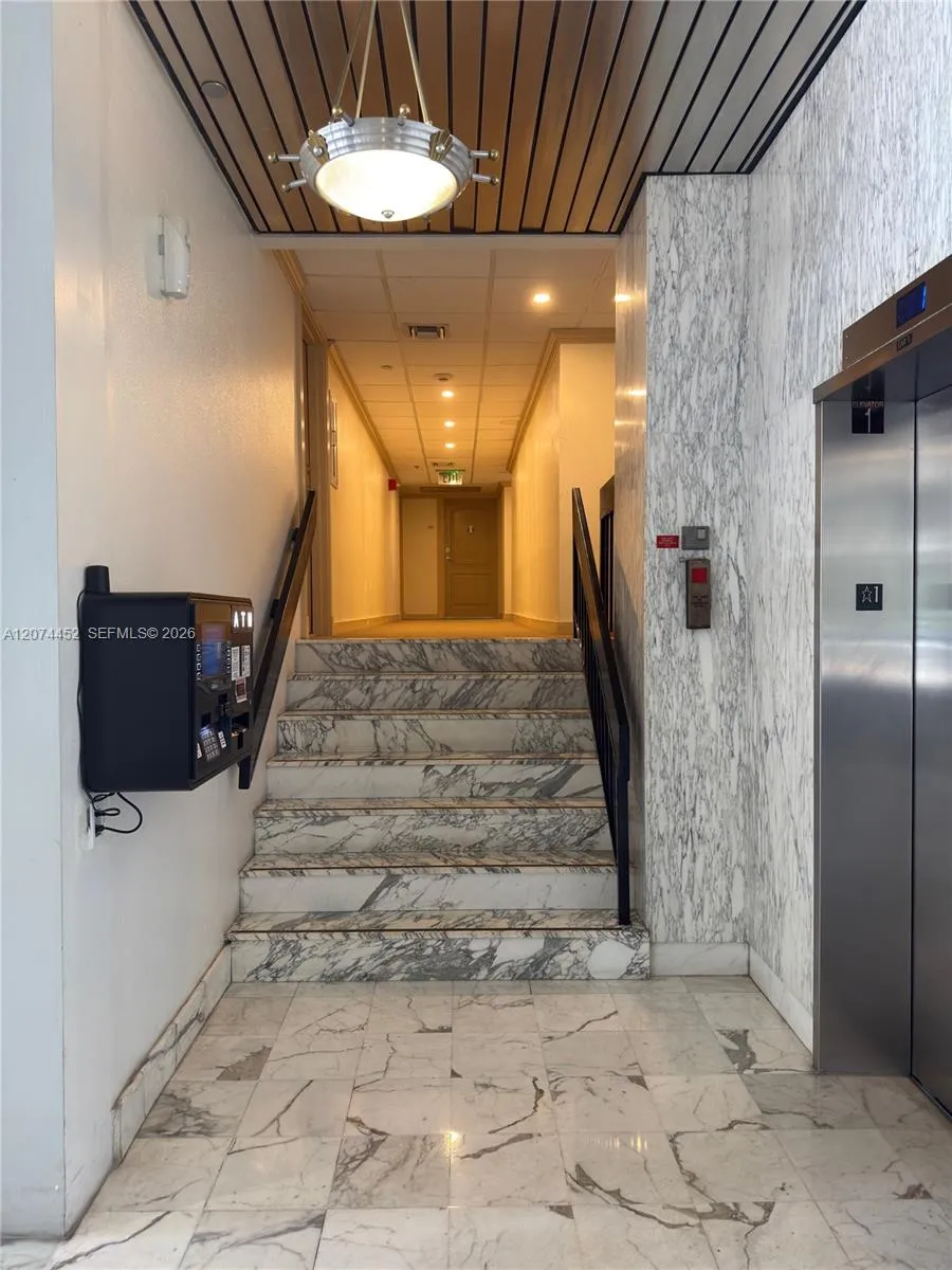 3675 Country Club Dr #109 Aventura, FL 33180
