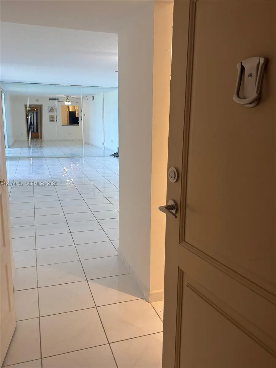 3675 Country Club Dr #109 Aventura, FL 33180