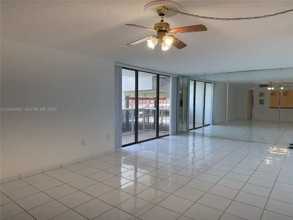 3675 Country Club Dr #109 Aventura, FL 33180