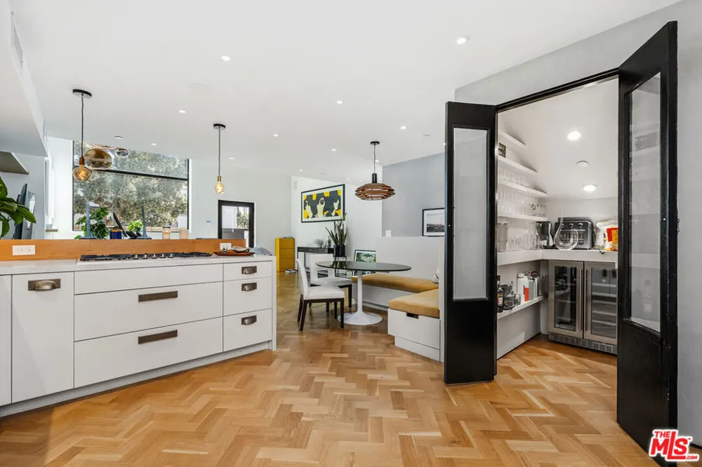 303 Windward Avenue Venice, CA 90291