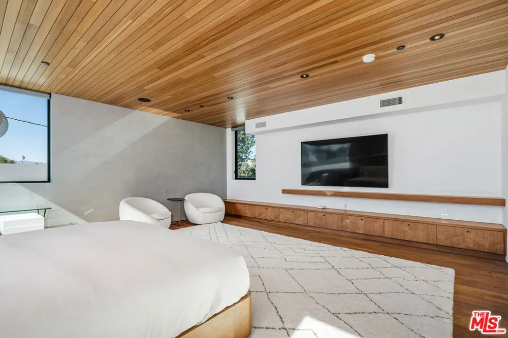 303 Windward Avenue Venice, CA 90291
