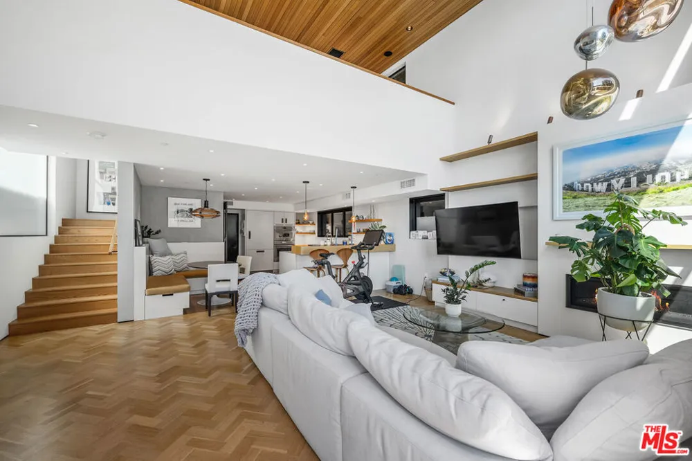 303 Windward Avenue Venice, CA 90291
