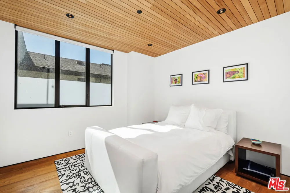 303 Windward Avenue Venice, CA 90291
