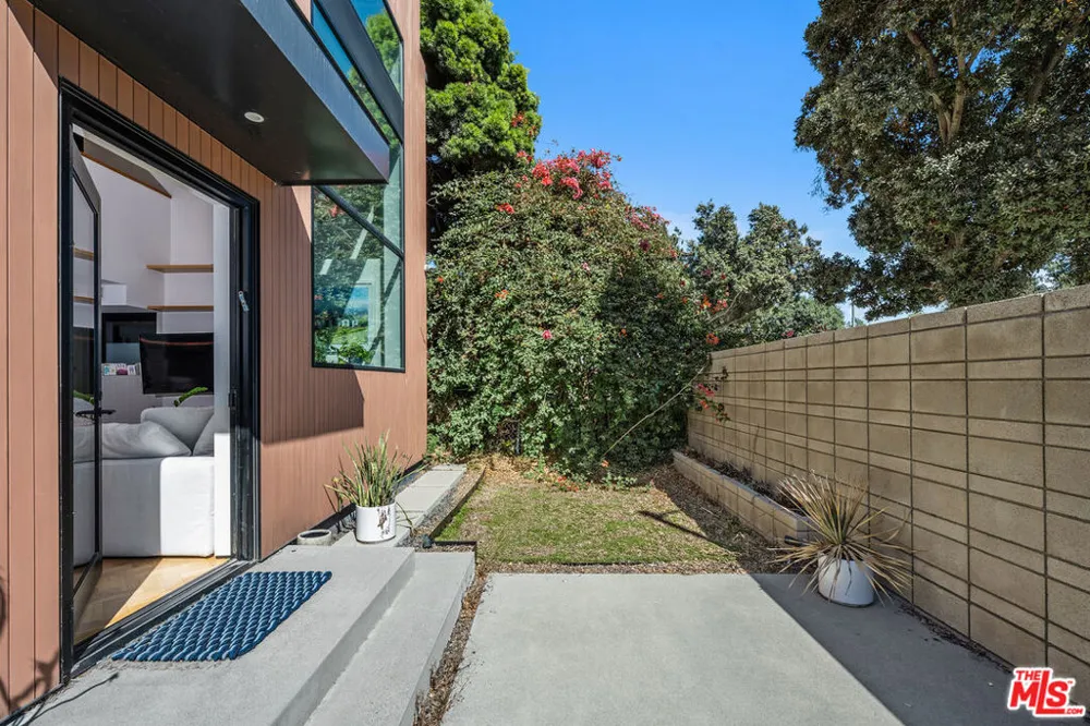 303 Windward Avenue Venice, CA 90291