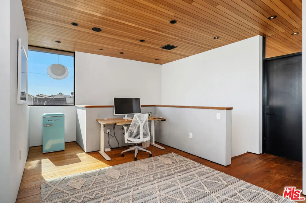 303 Windward Avenue Venice, CA 90291