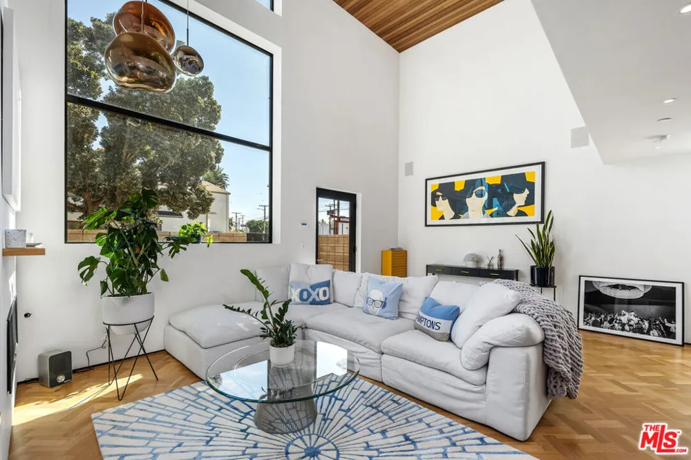 303 Windward Avenue Venice, CA 90291