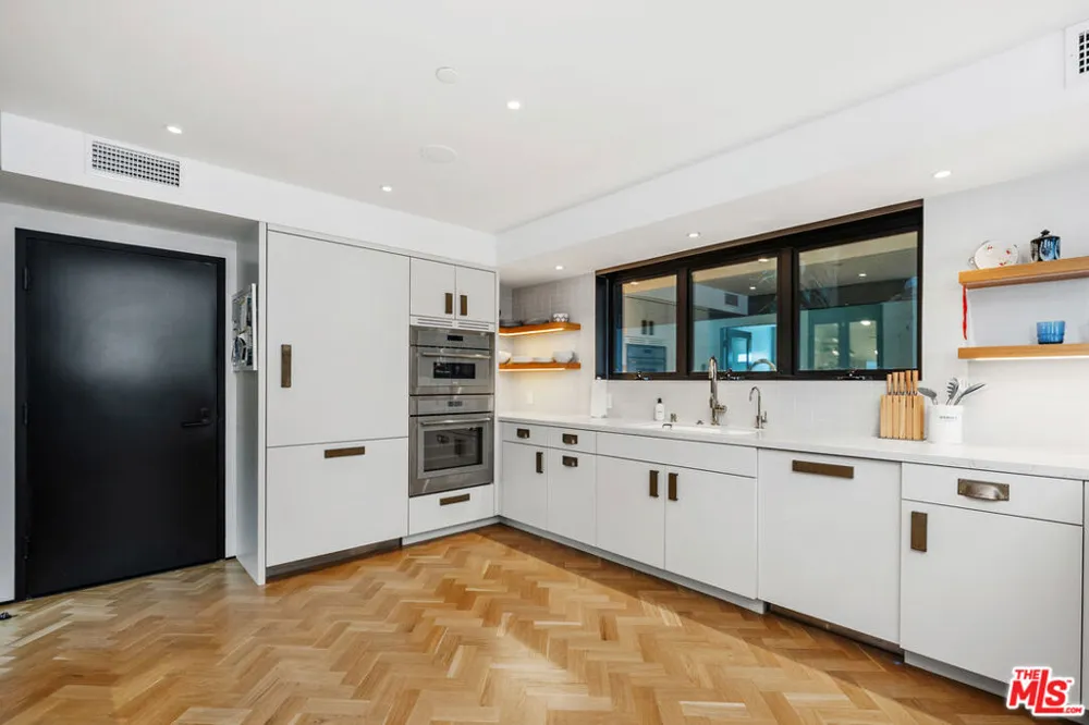 303 Windward Avenue Venice, CA 90291
