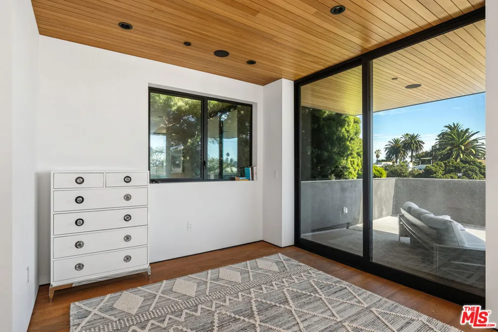 303 Windward Avenue Venice, CA 90291