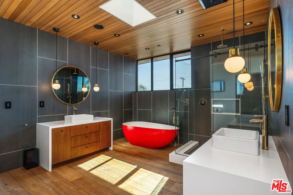 303 Windward Avenue Venice, CA 90291