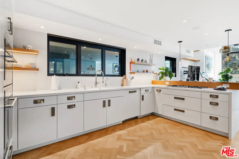 303 Windward Avenue Venice, CA 90291
