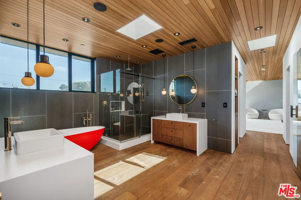 303 Windward Avenue Venice, CA 90291