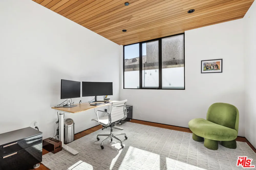 303 Windward Avenue Venice, CA 90291