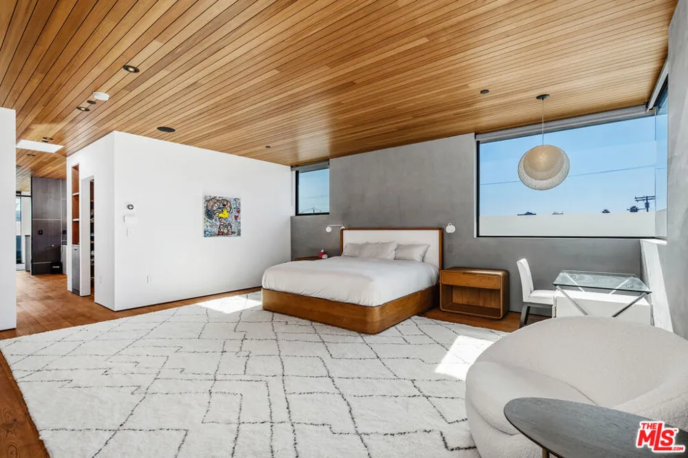 303 Windward Avenue Venice, CA 90291