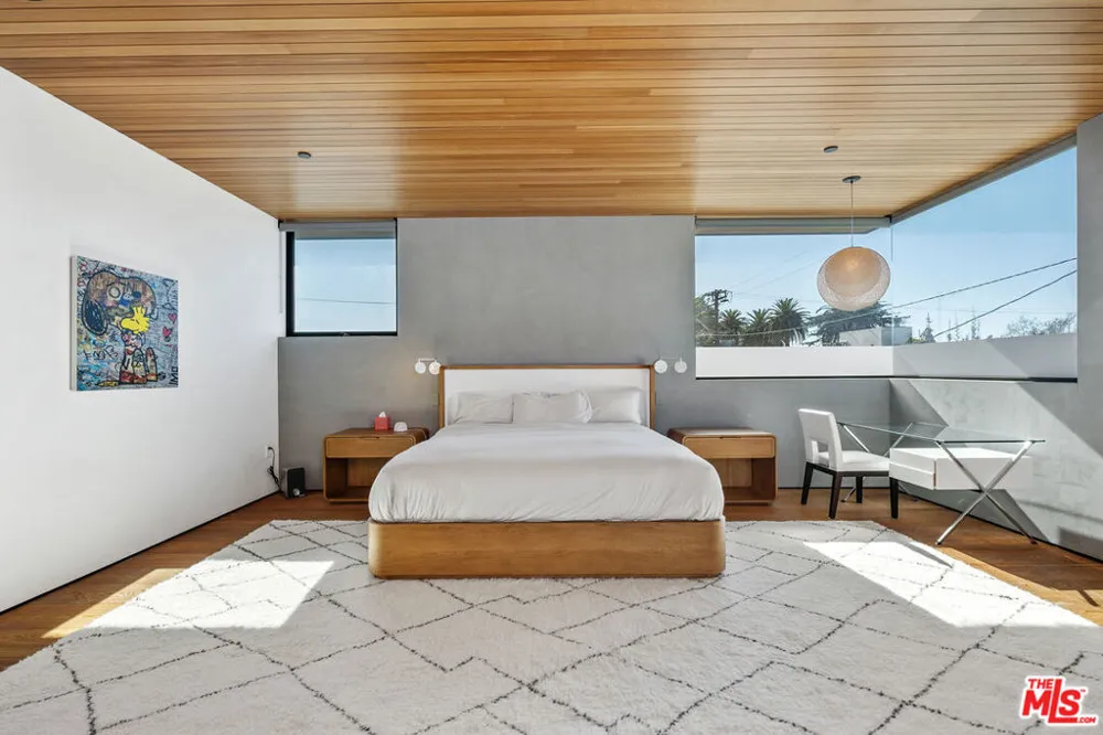 303 Windward Avenue Venice, CA 90291