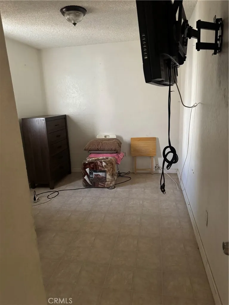 174 E 11th Perris, CA 92570