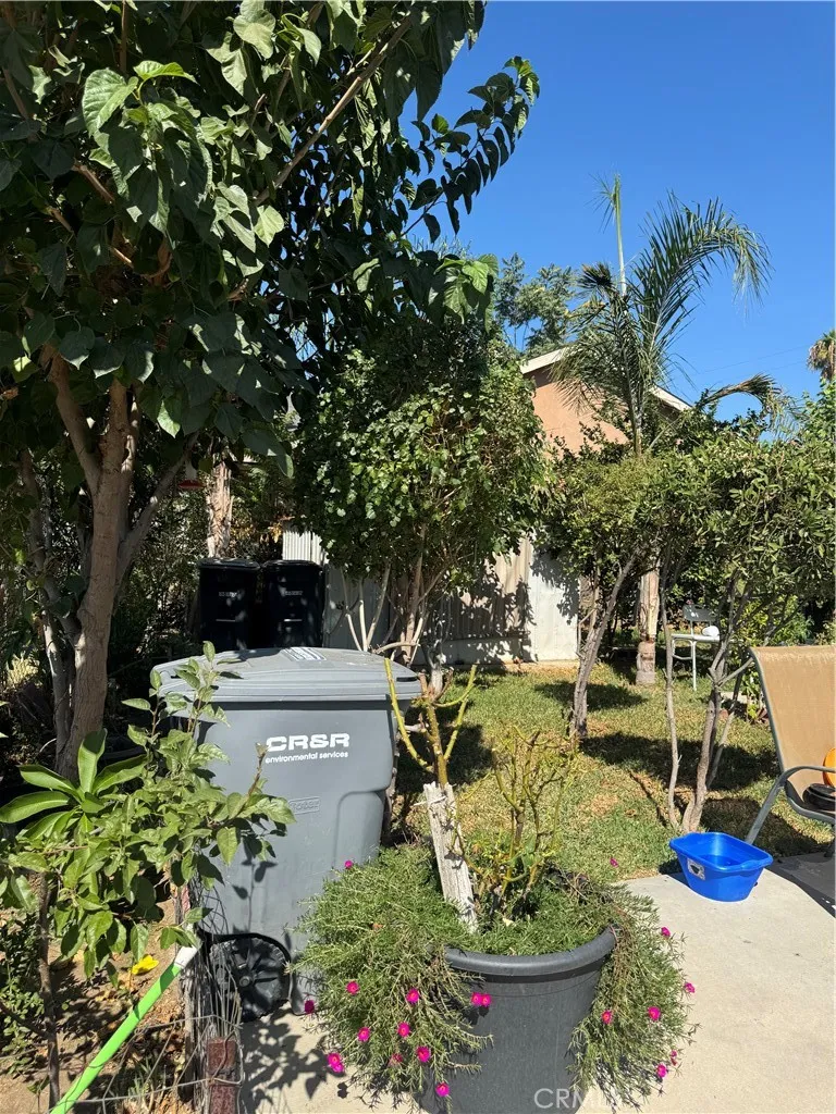 174 E 11th Perris, CA 92570