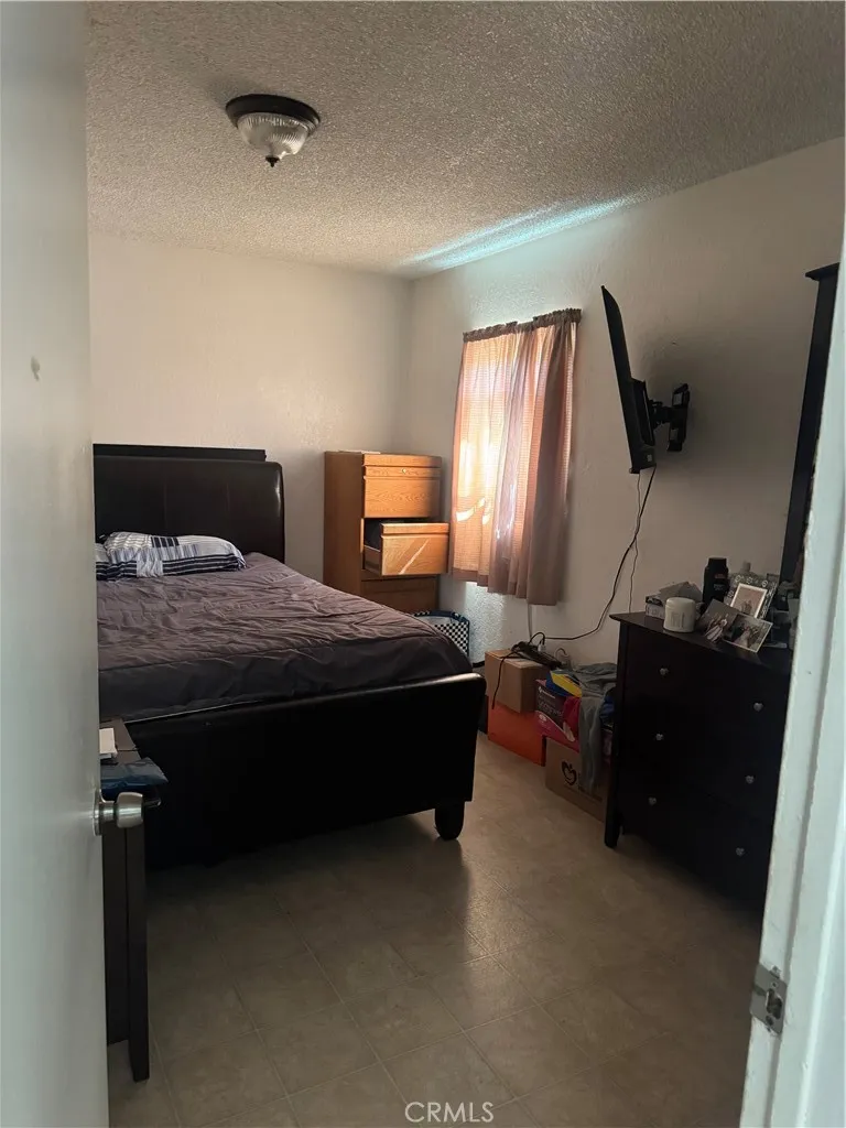 174 E 11th Perris, CA 92570
