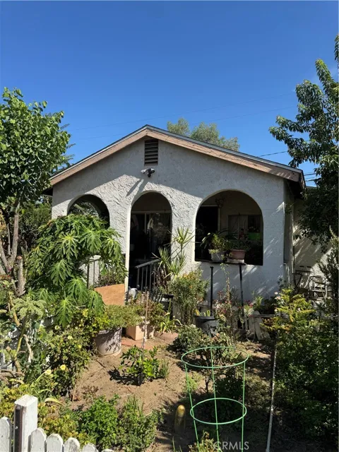 174 E 11th