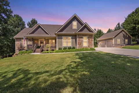 1625 River Bluffs Drive